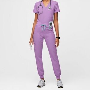 Figs scrub top